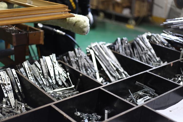 公司经营范围包括:金属门窗制造(国家禁止项目